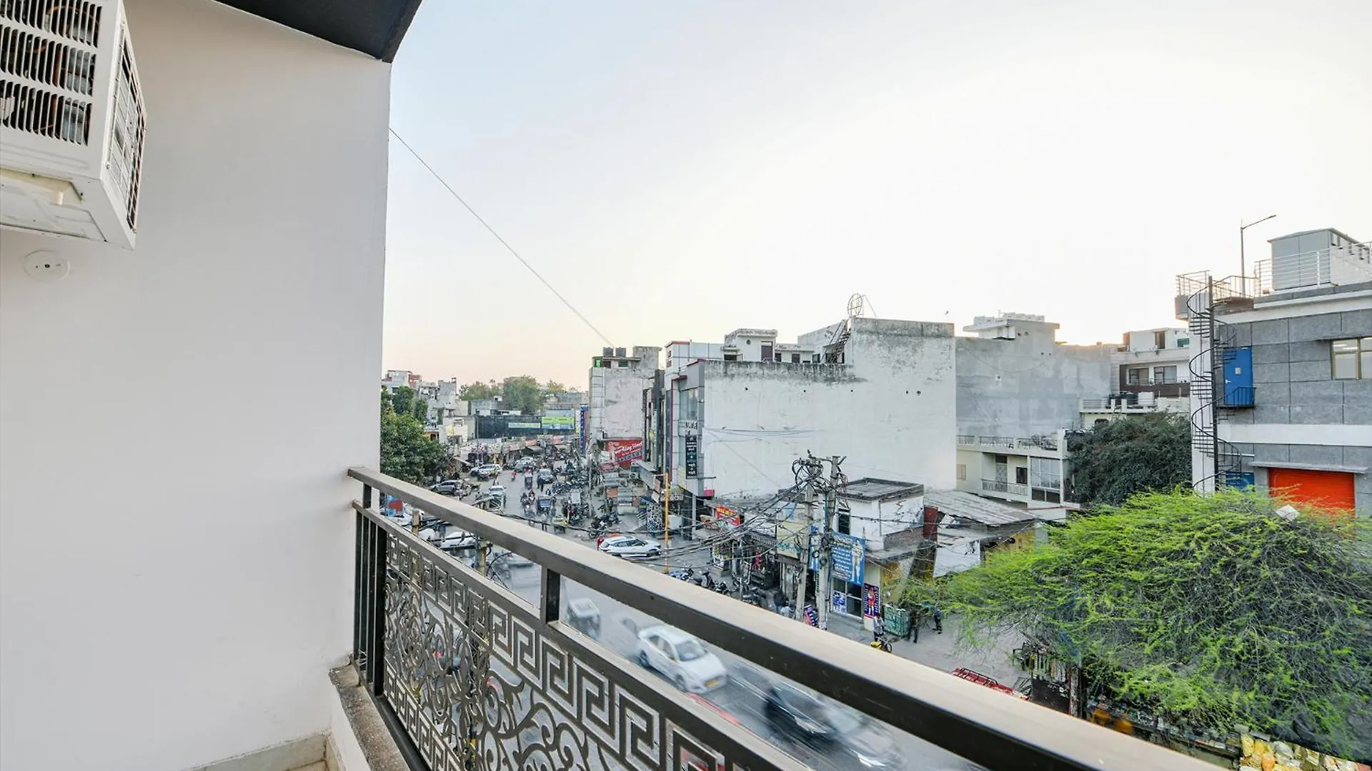 Fabhotel Tree House - Nr Yashobhoomi Convention Centre New Delhi Hotel