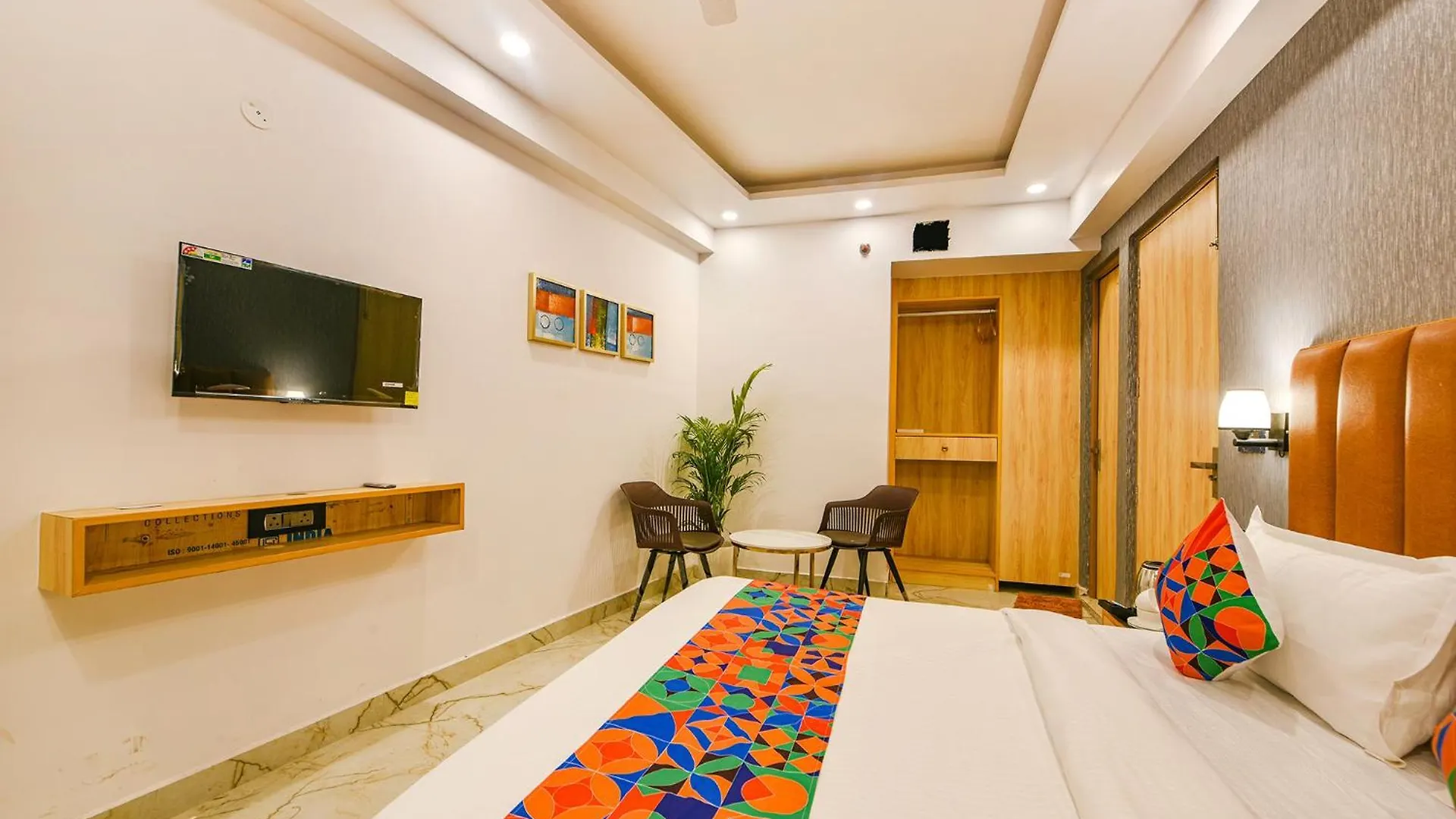 Fabhotel Tree House - Nr Yashobhoomi Convention Centre New Delhi 3*,